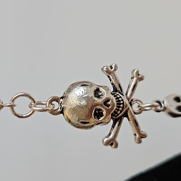 PIRATE Silvertone Skull & Crossbones Pierced Earrings - Picture 3 of 5